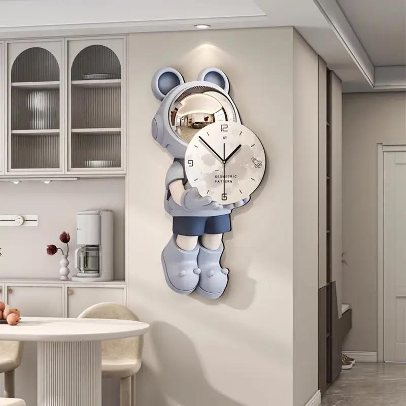 ساعة "رائد الفضاء