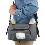 منظم أغراض على عرباية الطفل