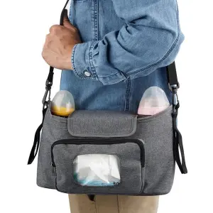 منظم أغراض على عرباية الطفل