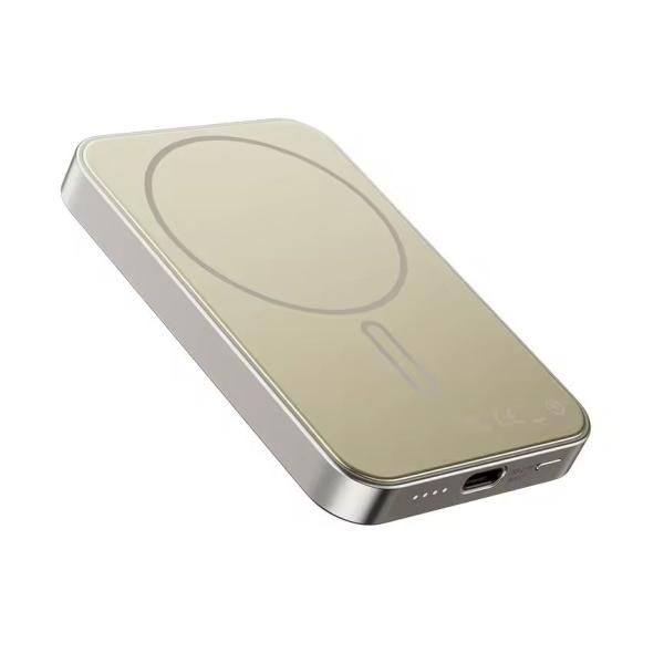 باور بانك (Power Bank) مزود بتقنية MagSafe اللاسلكية.