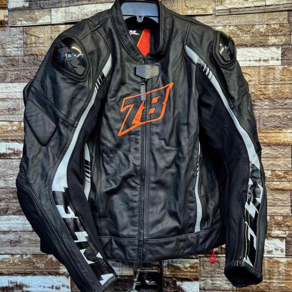 جاكيت دراجة نارية مع حماية كاملة