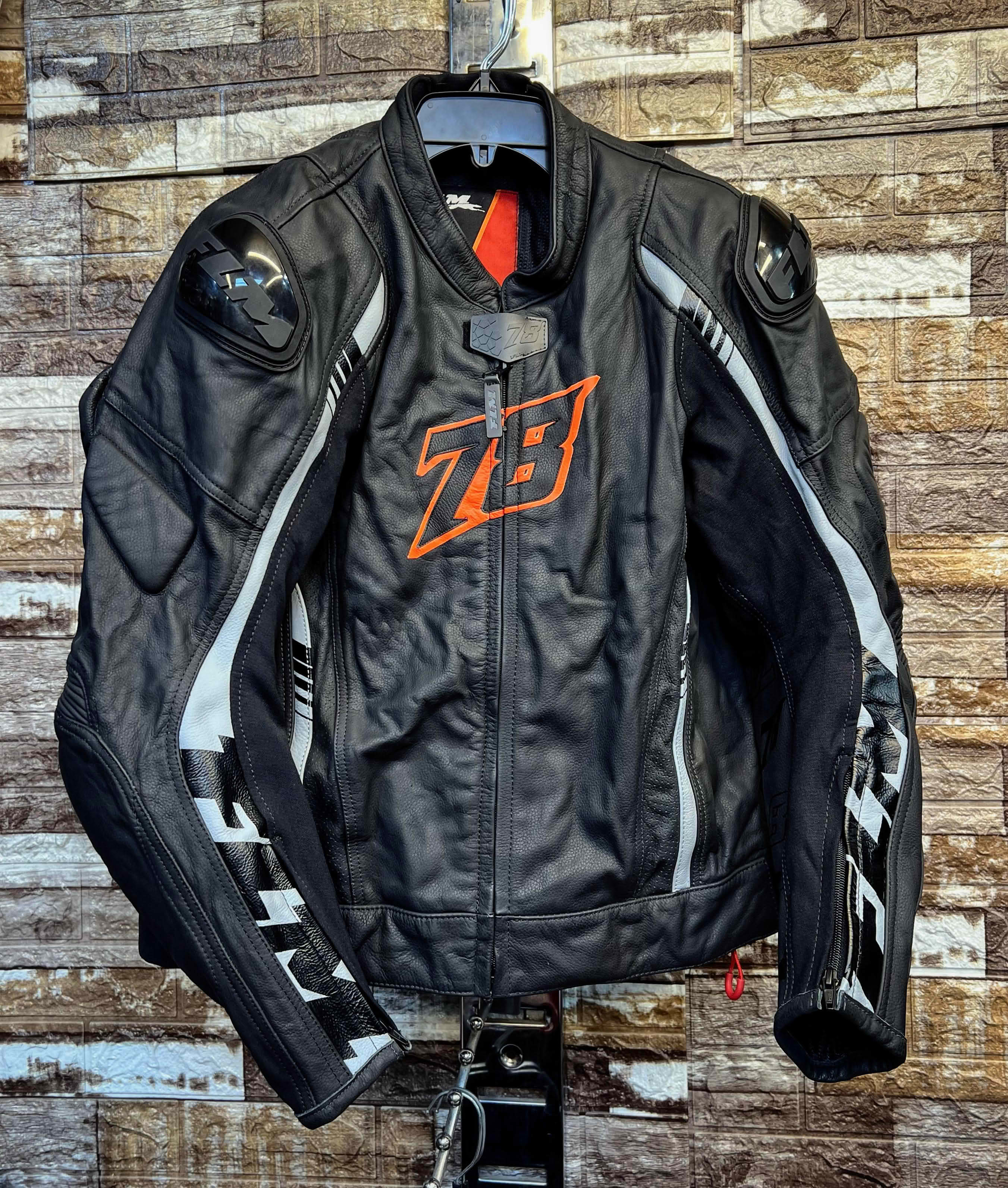 جاكيت دراجة نارية مع حماية كاملة