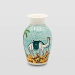 مزهرية مشغولات خزفية بادية جملة وسماء زرقاء