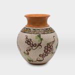 مزهرية مشغولات خزفية قطوف العنب