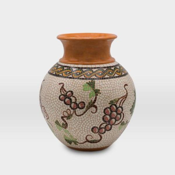 مزهرية مشغولات خزفية قطوف العنب