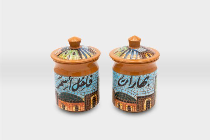 ادوات مطبخ حافظة بهارات مشغولات خزفية قرية