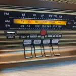 راديو الانتيكا يعمل على طاقة شمسية و على بطارية مع سماعة بلوتوث