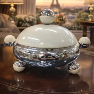 وعاء تقديم الشوكولاتة الملكي