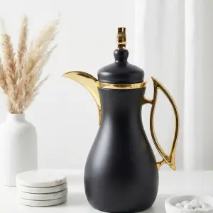 دلة القهوة ملكية