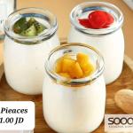 طقم أكواب التقديم الزجاجية الشفافة.