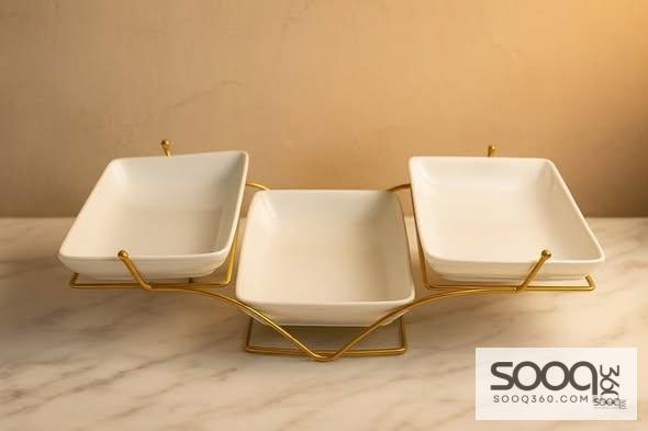 طبق تقديم ثلاثي