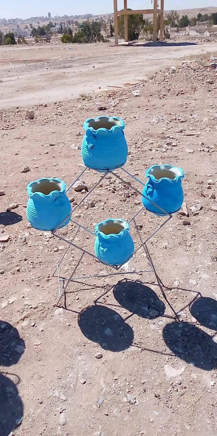 ستاند مع قواوير لزراعة