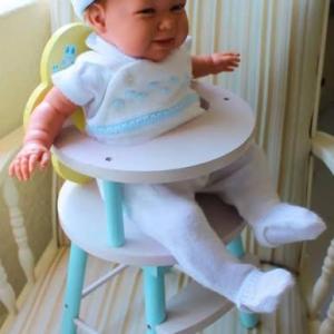 كرسي مرتفع للدمى