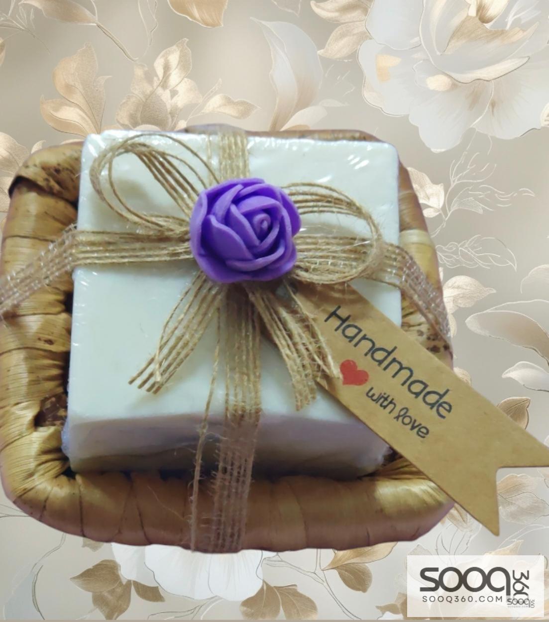 صابون زيت الزيتون بسلة ورق الموز handmade ( للهدايا و التوزيعات للمناسبات المختلفة )