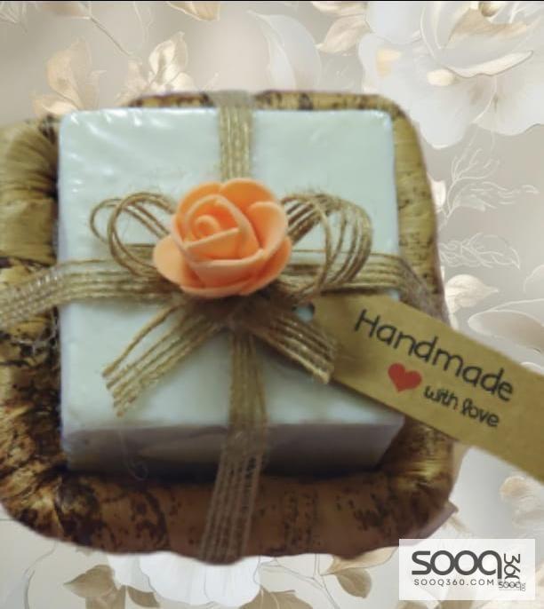 صابون زيت الزيتون بسلة ورق الموز handmade ( للهدايا و التوزيعات للمناسبات المختلفة )