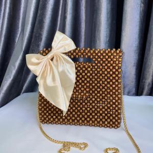 شنطة خرز لون بني حجم وسط