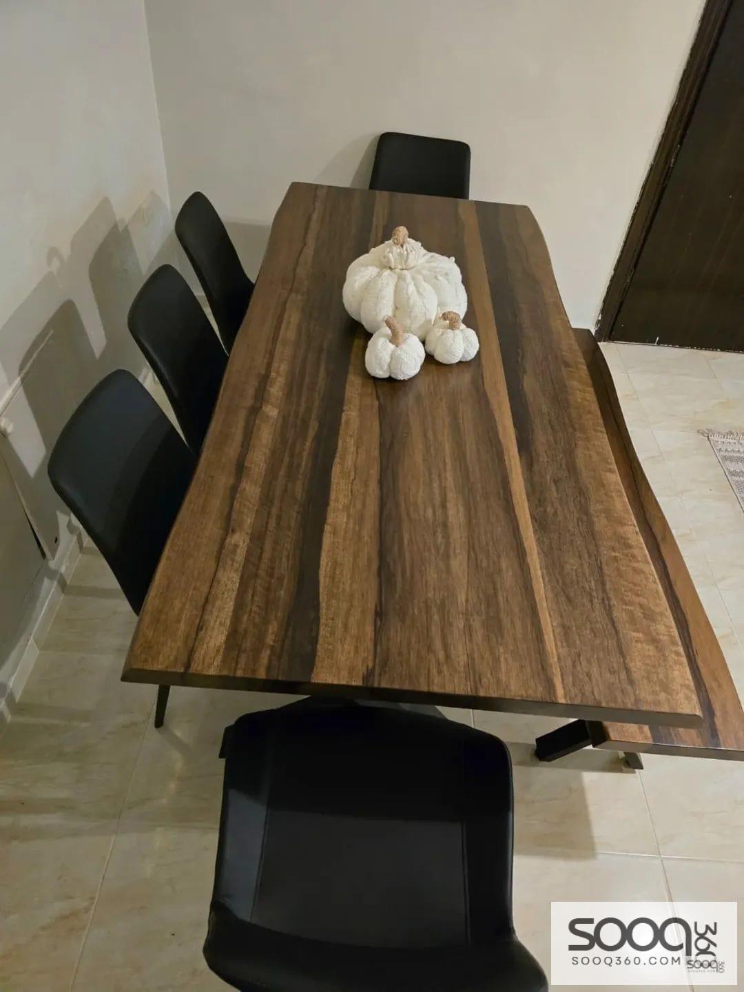 طاولة خشب انتيك